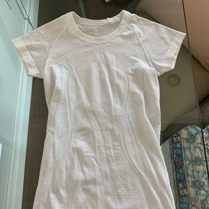 Lululemon Swiftly Tech Short Sleeve Shirt Size 2